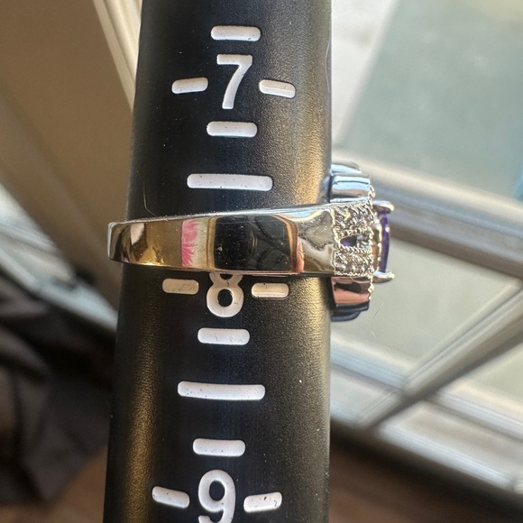Elegant Silver and purple Gemstone Ring - Picture 6 of 7